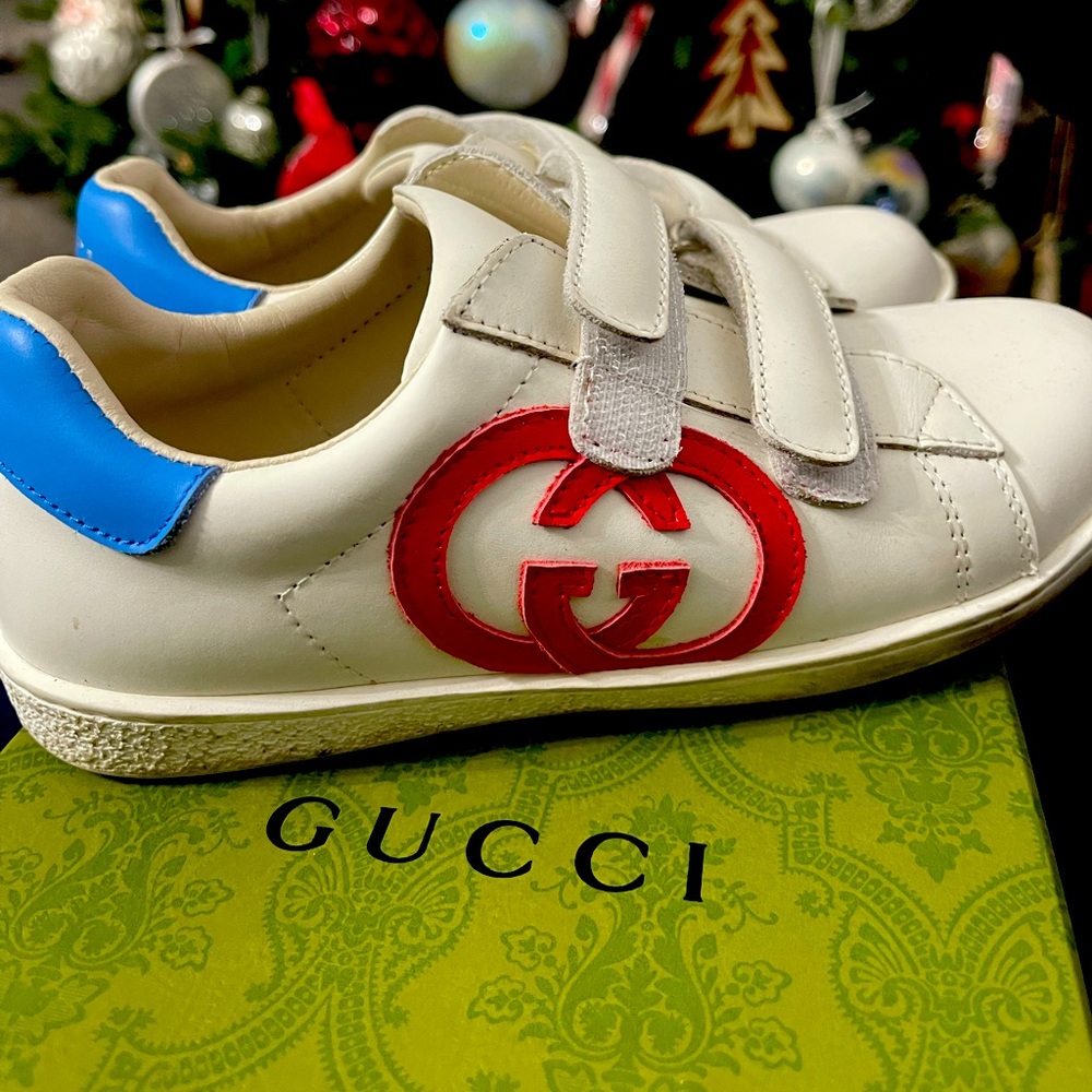 Kids white sneakers size 35 EU, 3US, box is included